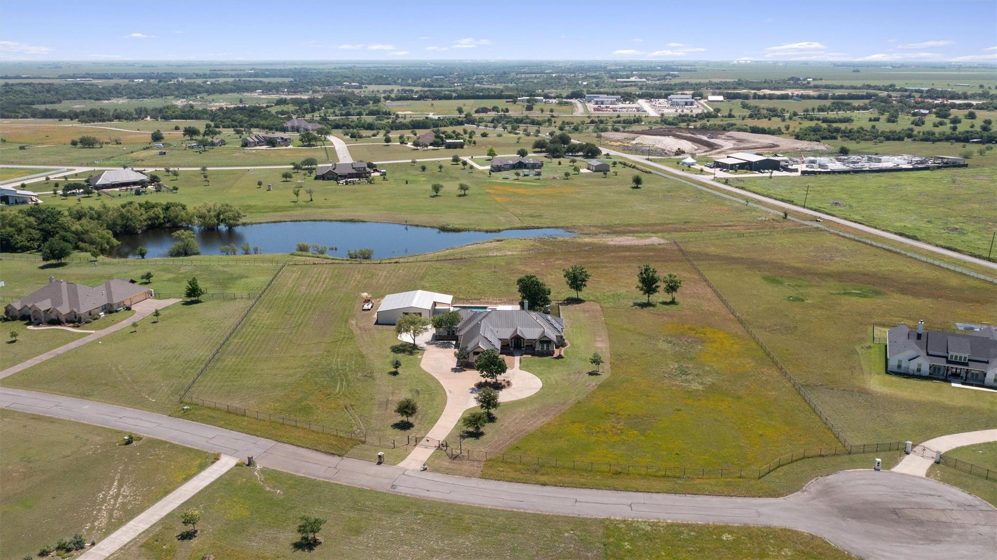 619 Heritage CV, Hutto, TX 78634 photo 2