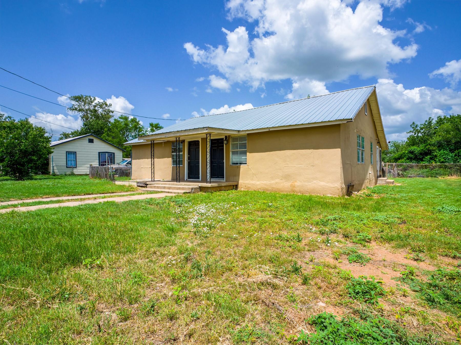 1004 Avon Ave, Llano, TX 78643 photo 3