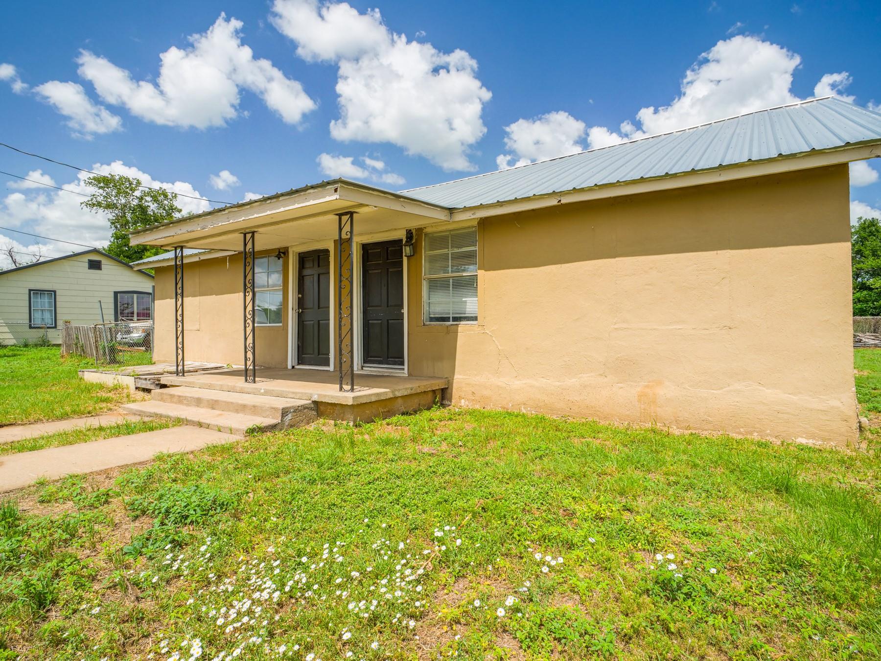 1004 Avon Ave, Llano, TX 78643 photo 5