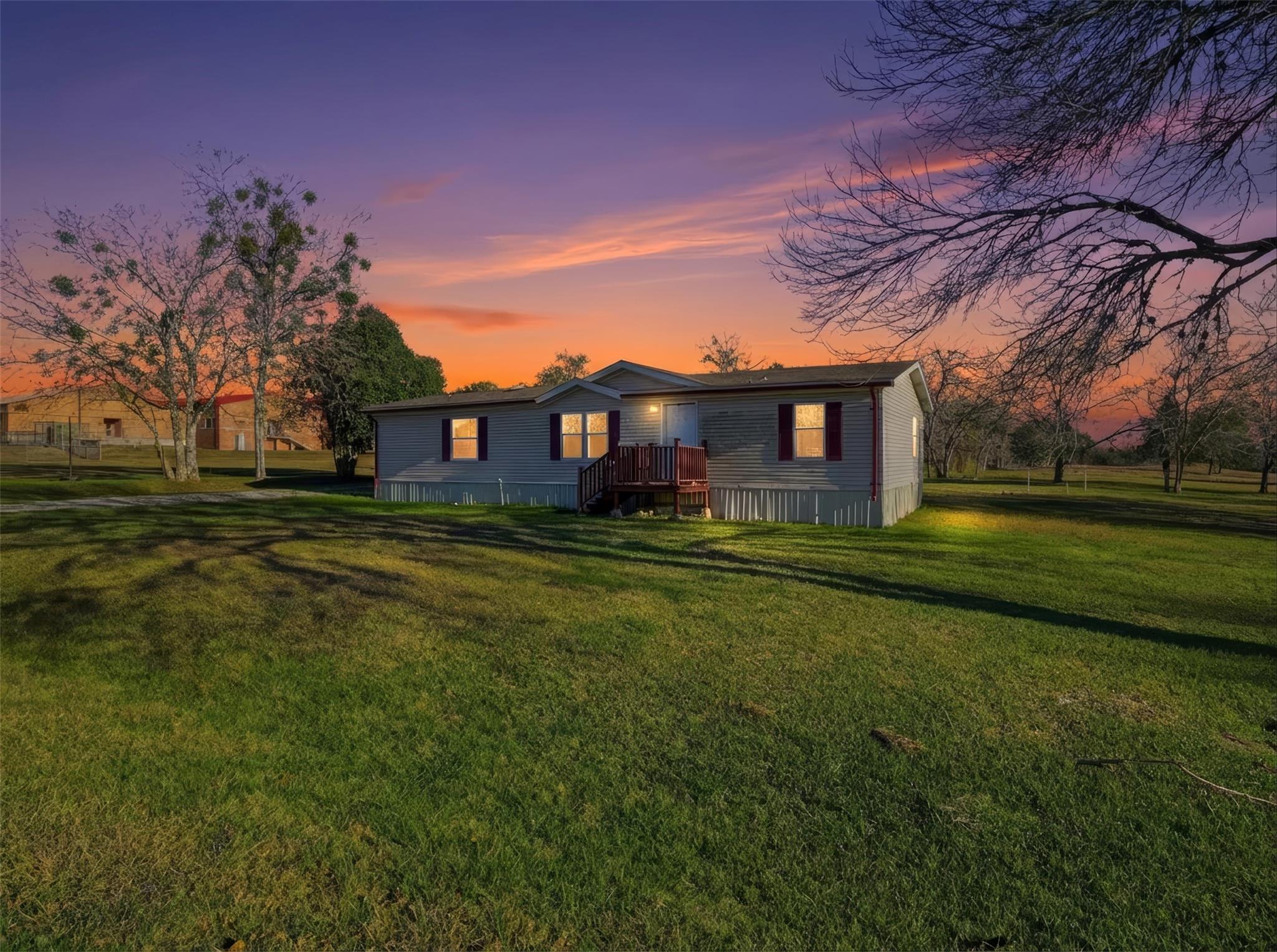 1123 Dunn ST, Yoakum, TX 77995 photo 5