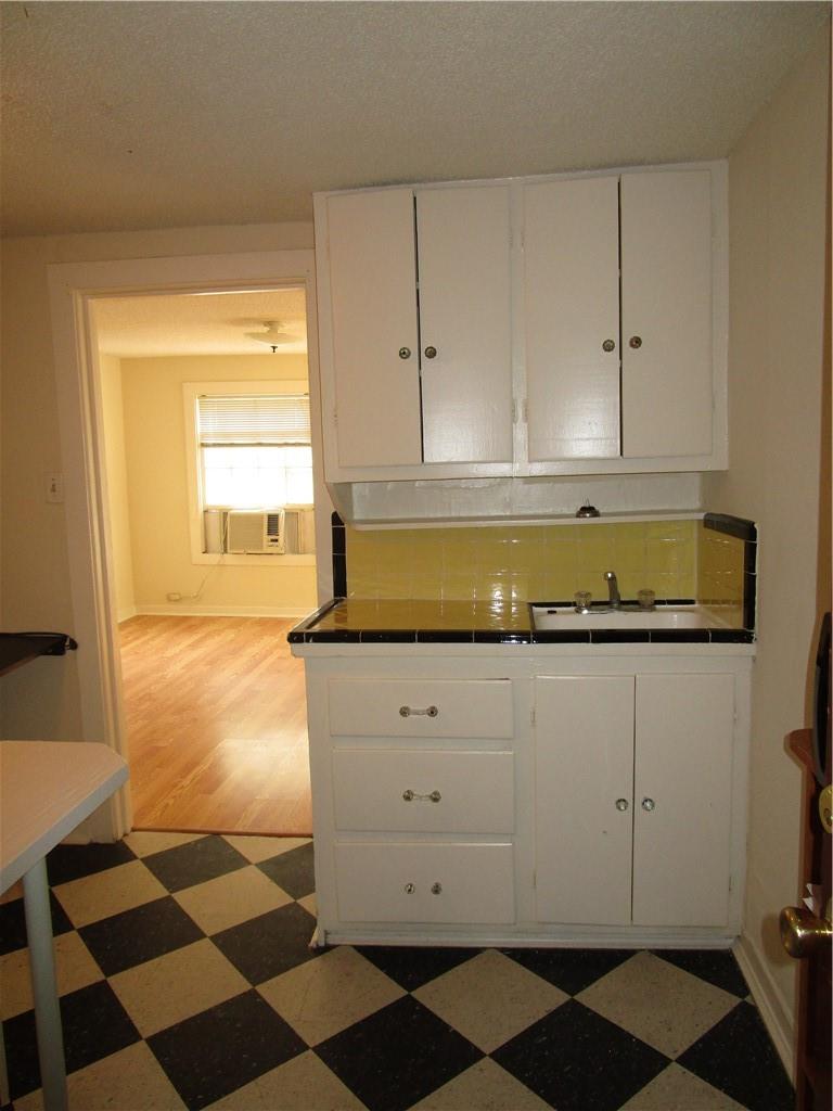 908 22nd ST #E, Austin, TX 78705 photo 2