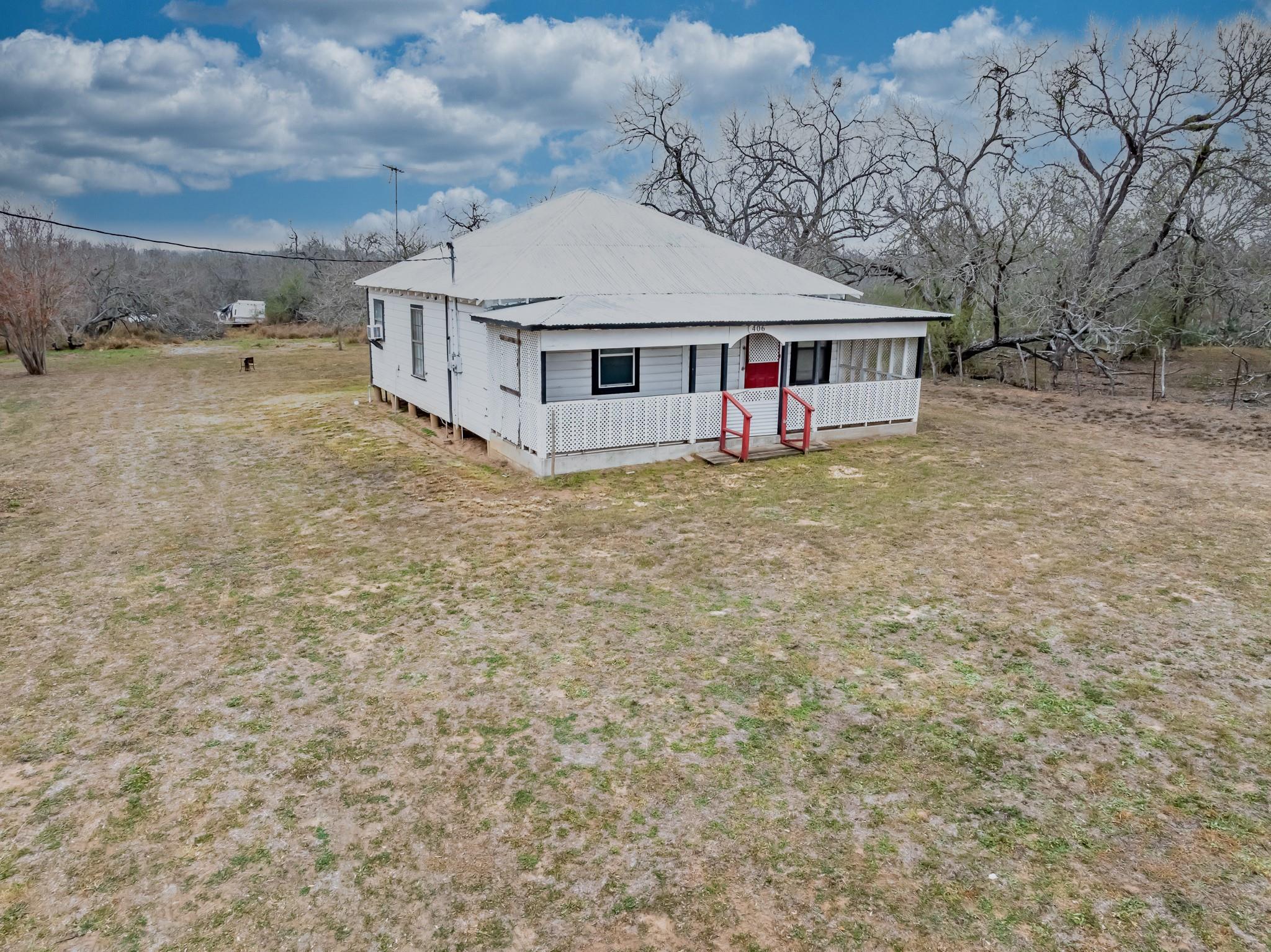 406 Carpenter ST, Smiley, TX 78159 photo 5