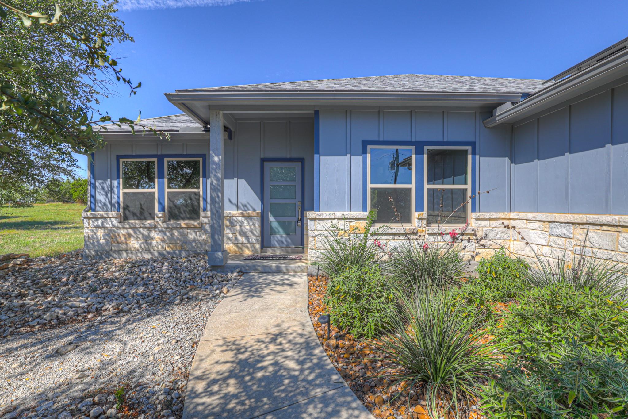 381 Monarch, Canyon Lake, TX 78133 photo 3