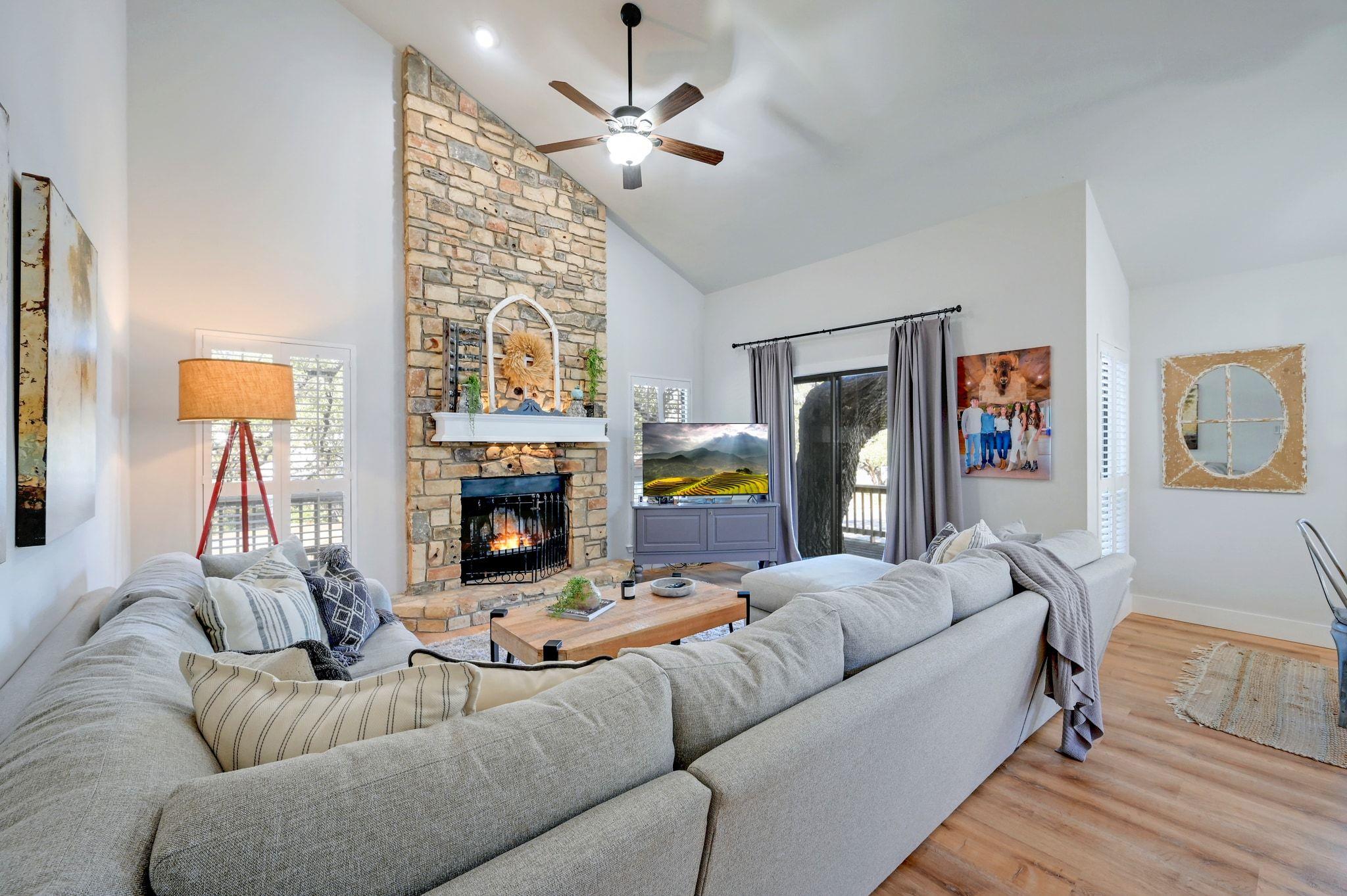 213 Overlook CT, Wimberley, TX 78676 photo 3