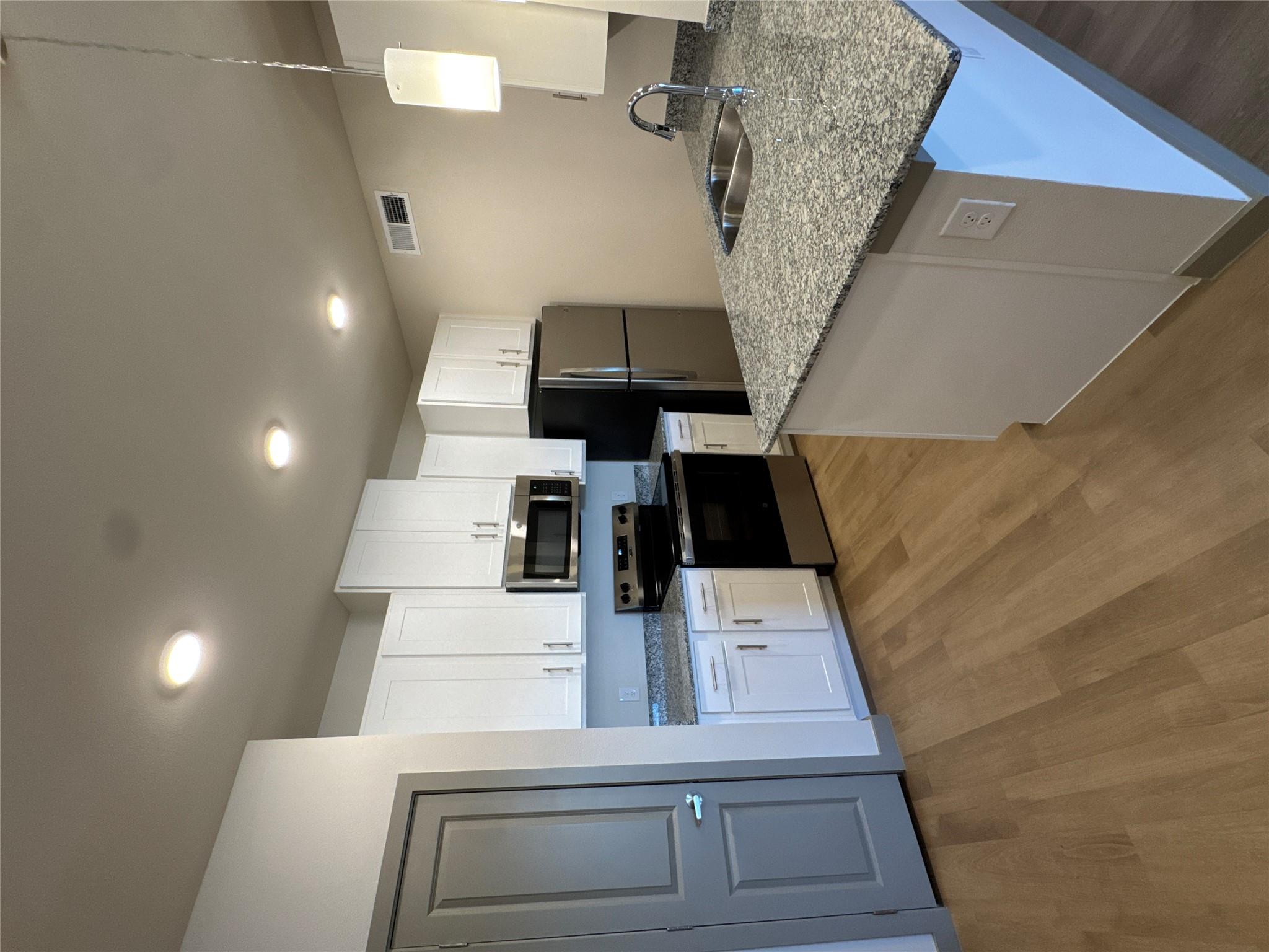 691 Union Chapel RD #B1, Cedar Creek, TX 78612 photo 4