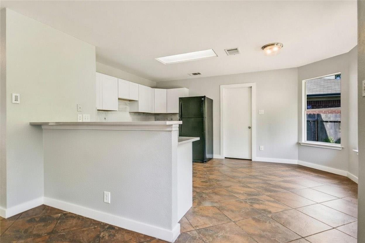 9714 Copper Creek DR, Austin, TX 78729 photo 5