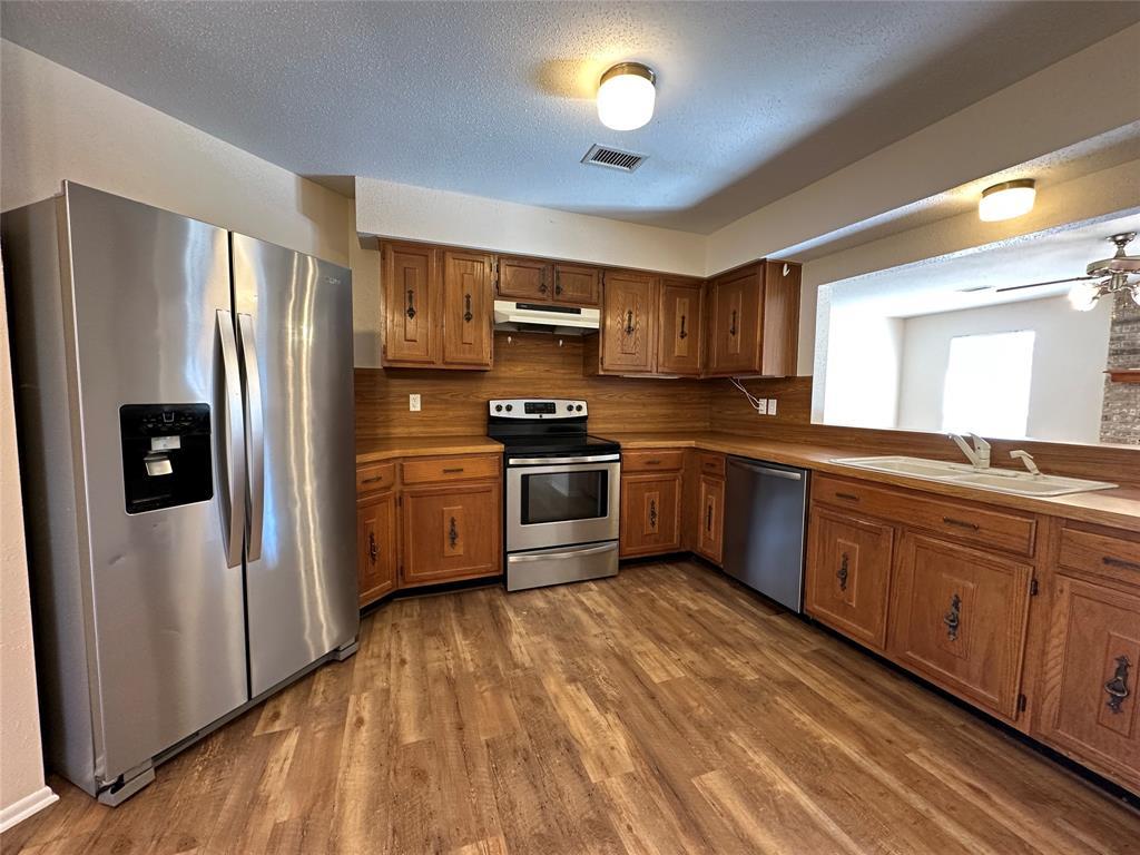 1047 Private Road 3022, Elgin, TX 78621 photo 3