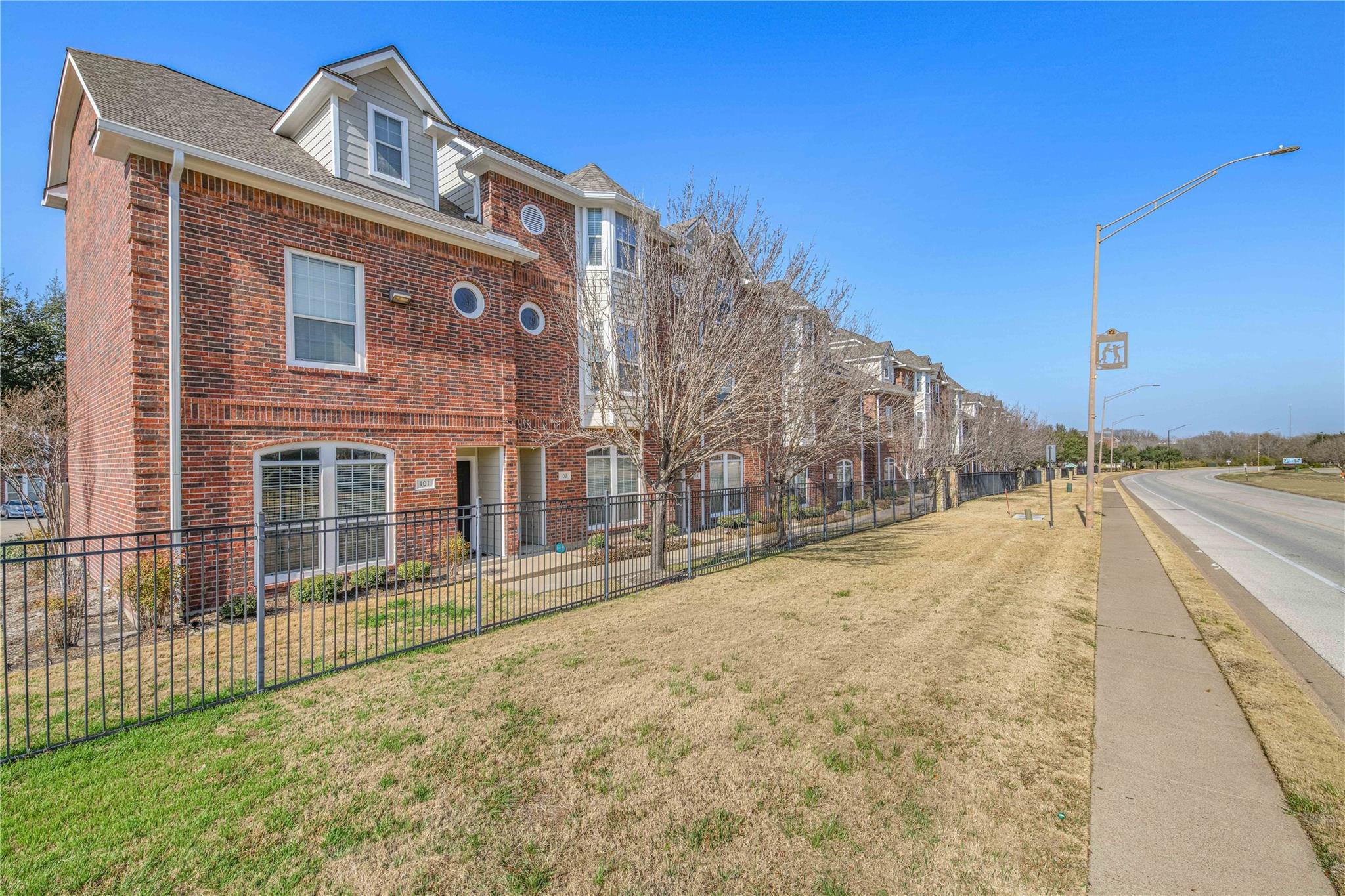River Oaks Townhomes Condos Ph 2