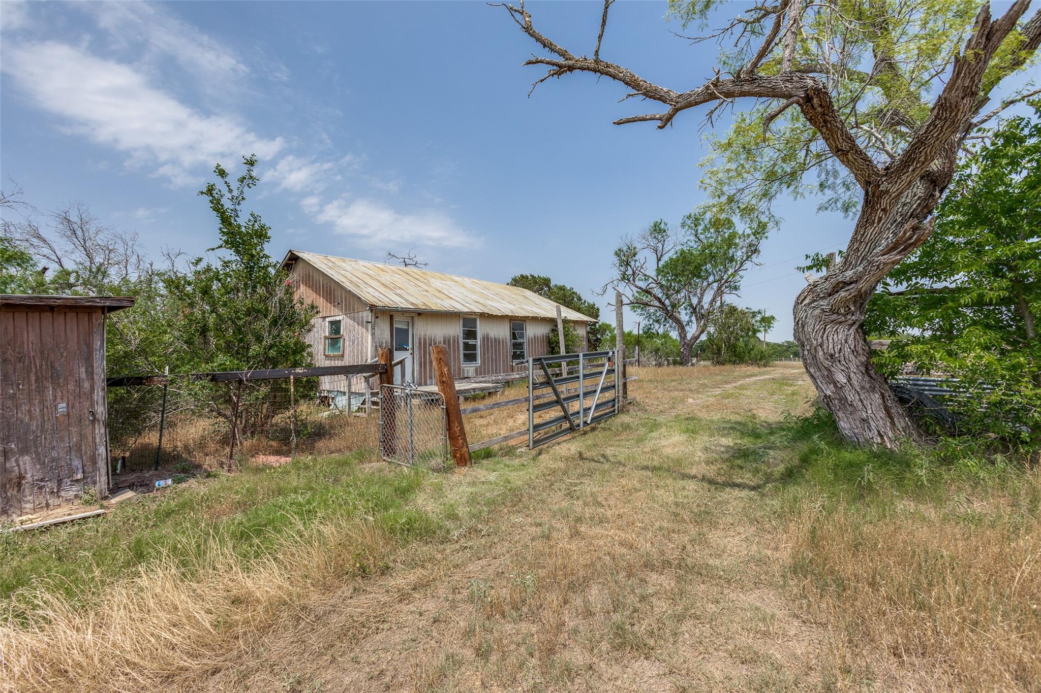9557 Fm 86, Lockhart, TX 78644 photo 5