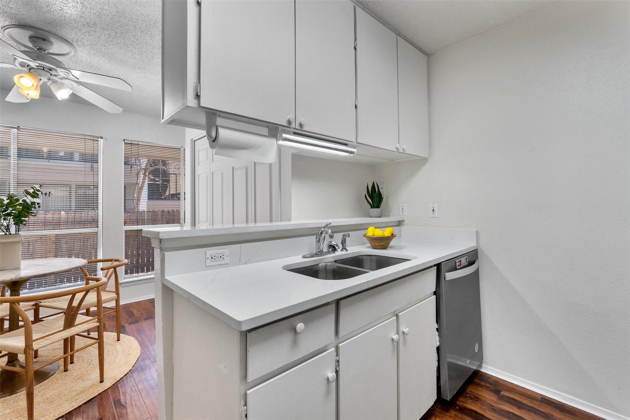 6910 Hart LN #203, Austin, TX 78731 photo 4