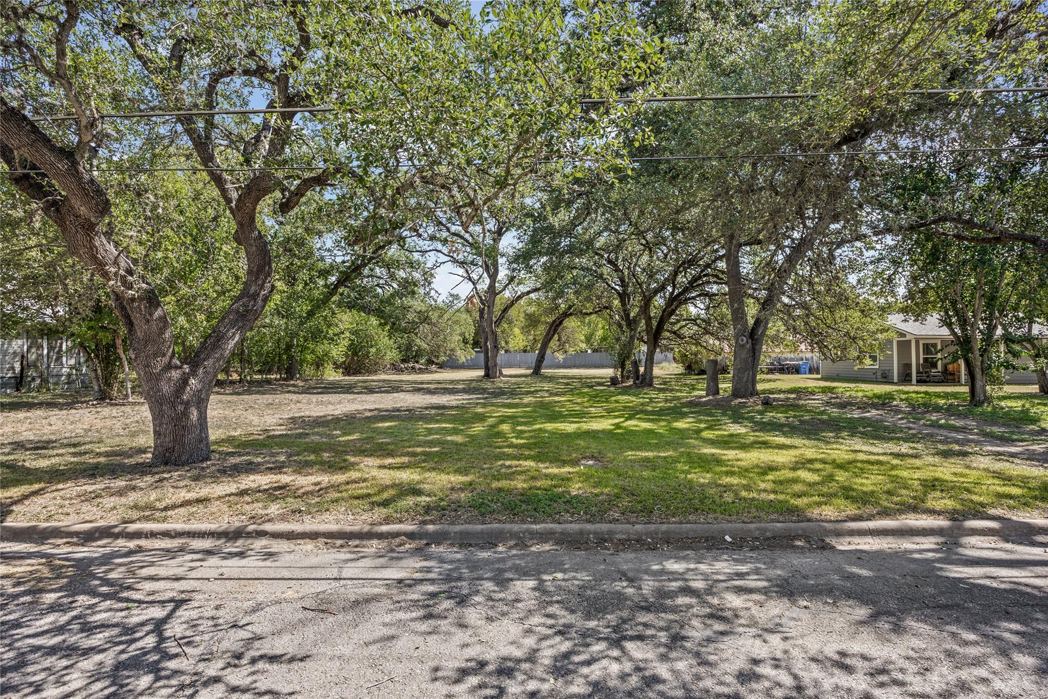 1006 Blanco ST, Lockhart, TX 78644 photo 2