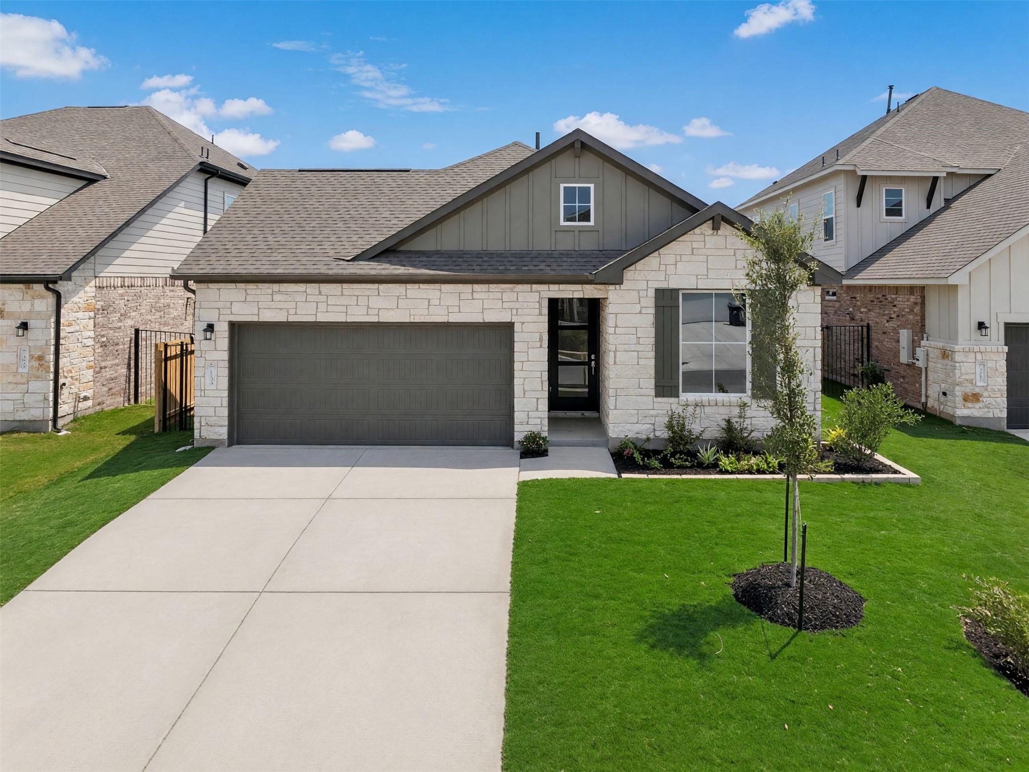 113 Cintilar ST, Liberty Hill, TX 78642 photo 2