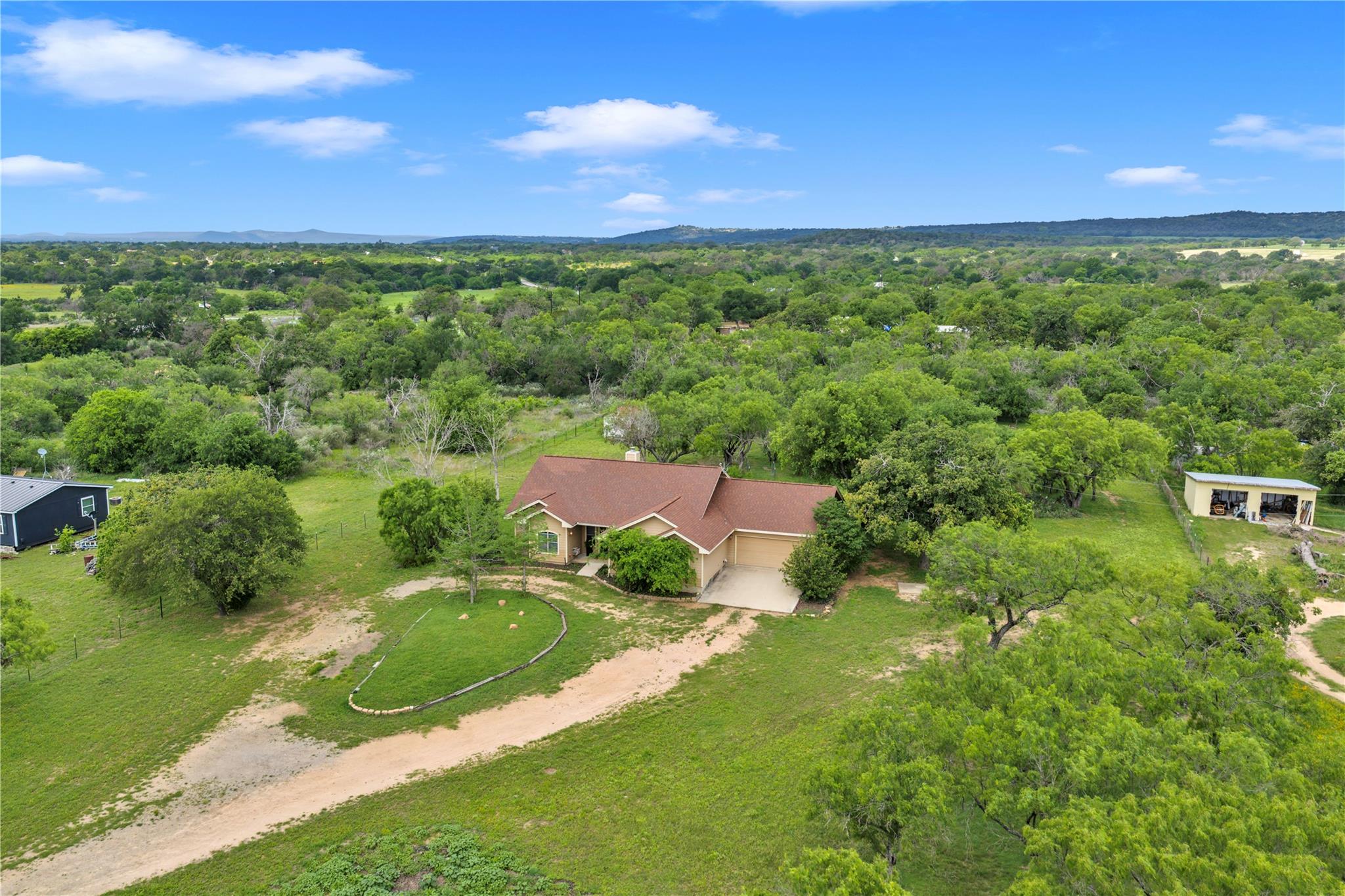 120 Zurita TRL, Marble Falls, TX 78654 photo 2