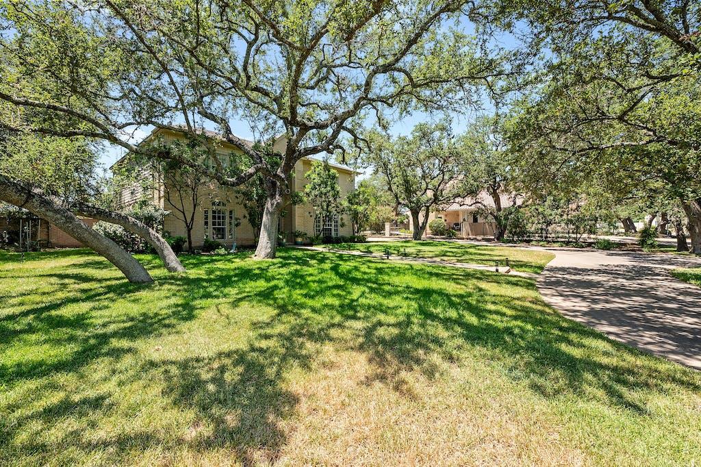 1207 Lakeway DR, Lakeway, TX 78734 photo 2