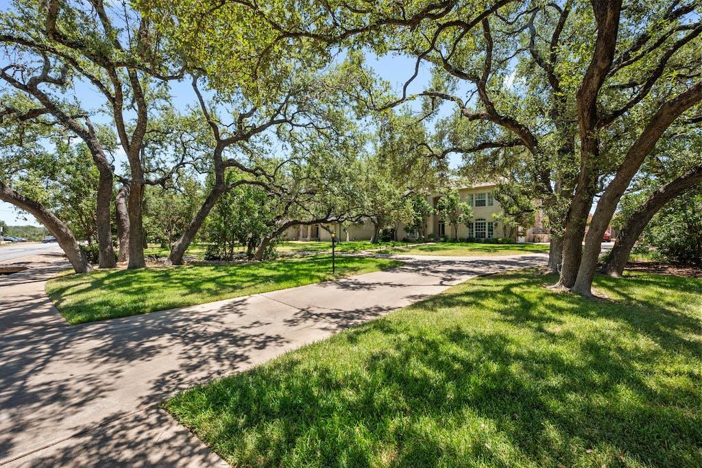1207 Lakeway DR, Lakeway, TX 78734 photo 3