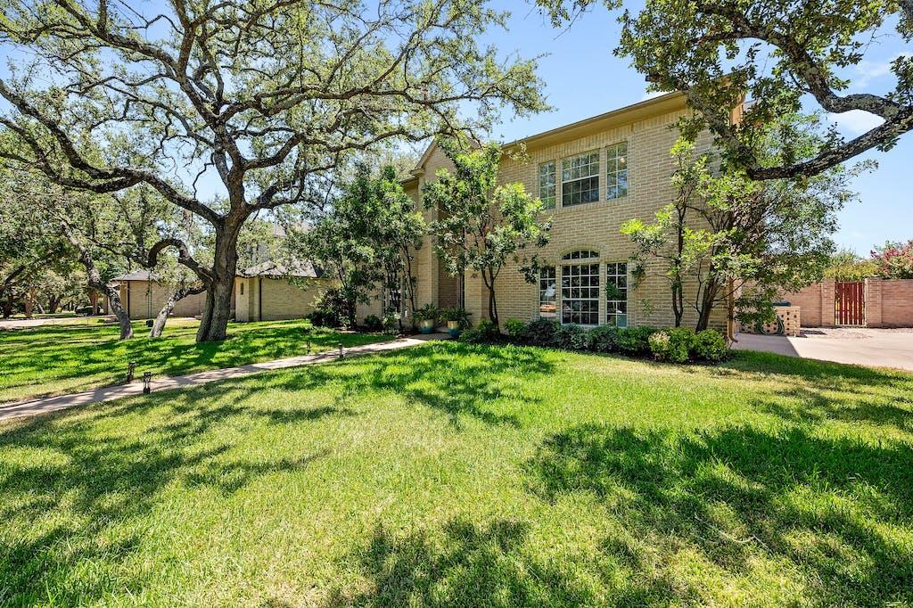 1207 Lakeway DR, Lakeway, TX 78734 photo 4