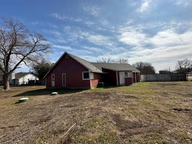 548 Spring River DR, Martindale, TX 78655 photo 2