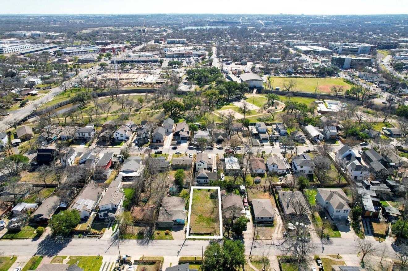 2707 Zaragosa ST, Austin, TX 78702 photo 3