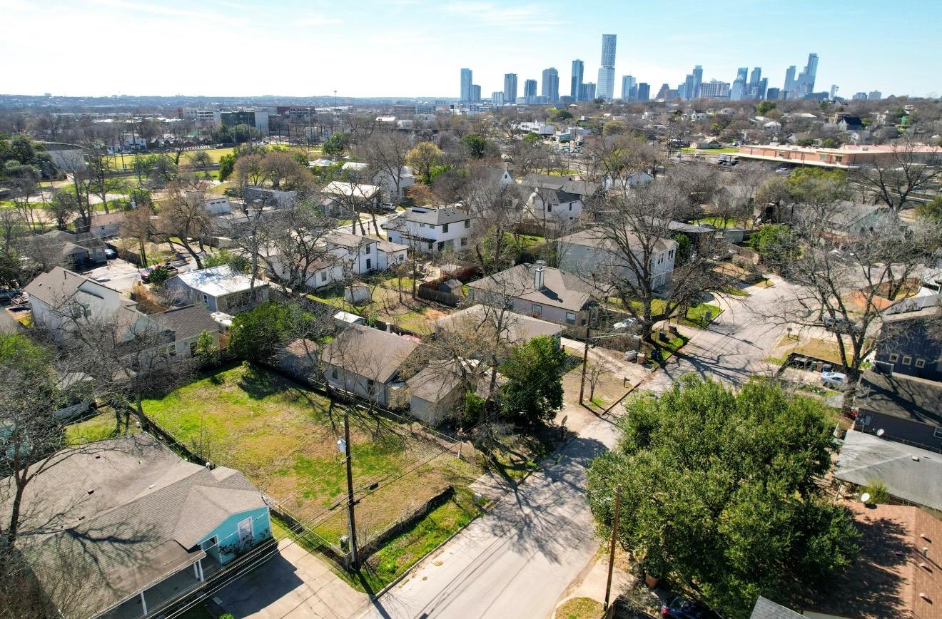 2707 Zaragosa ST, Austin, TX 78702 photo 4