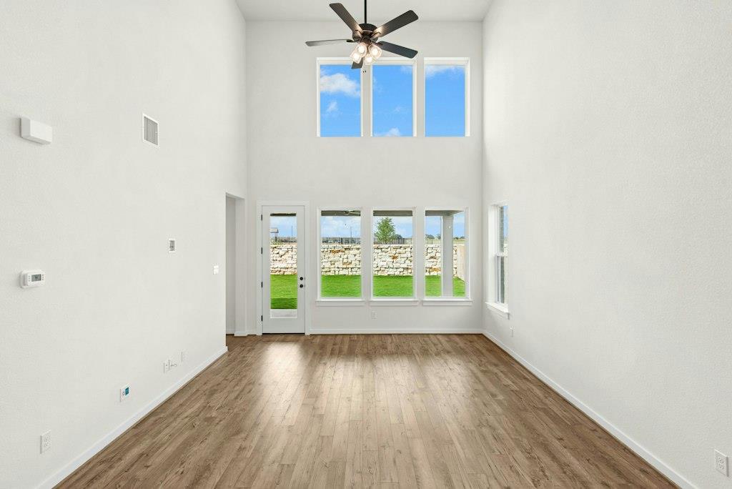 404 Amista DR, Liberty Hill, TX 78642 photo 4