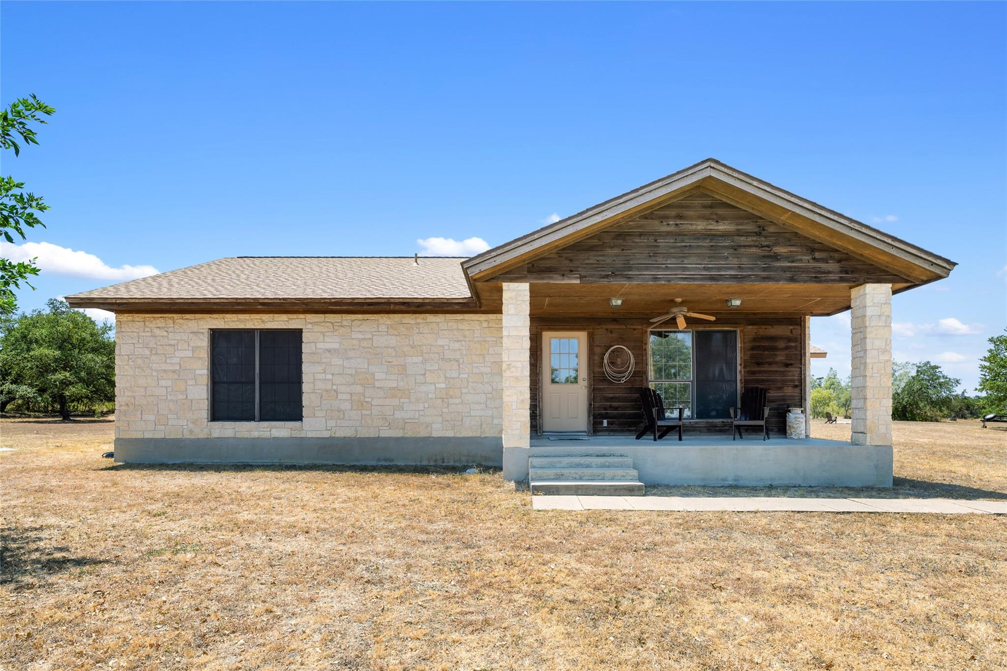 120 Craigen RD, Liberty Hill, TX 78642 photo 2