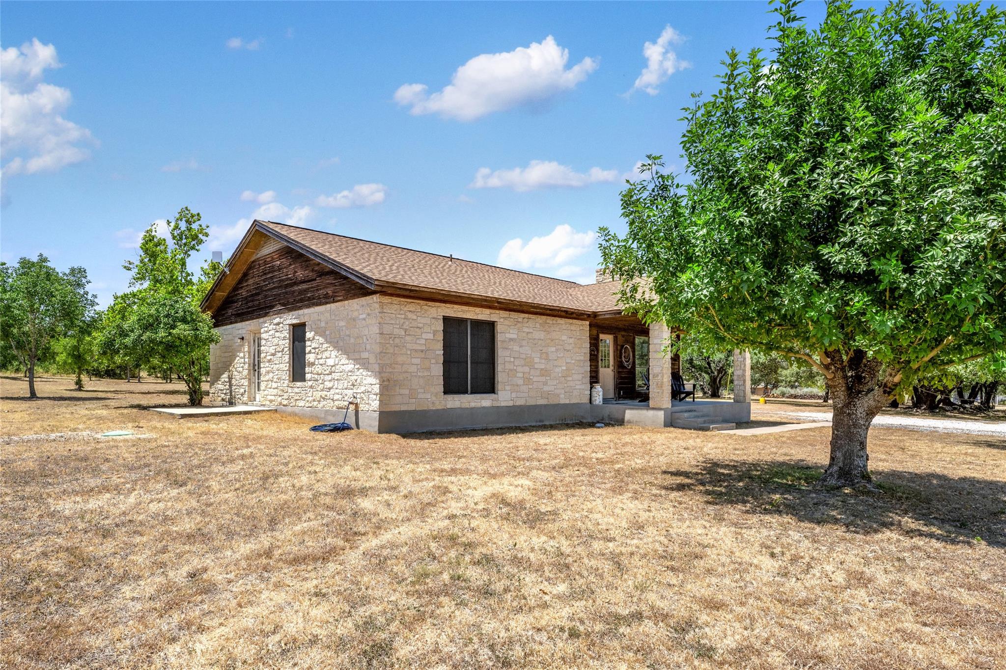 120 Craigen RD, Liberty Hill, TX 78642 photo 3