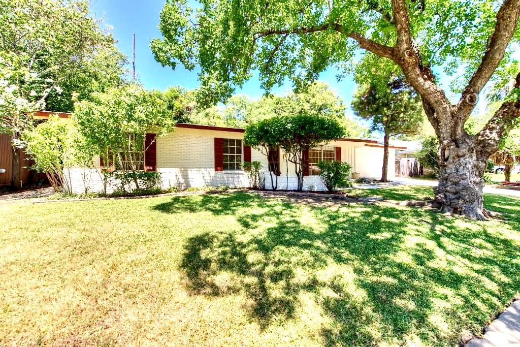 5910 Marilyn DR, Austin, TX 78757 photo 3