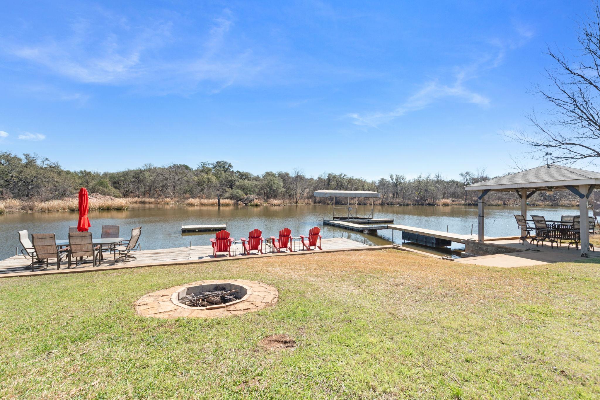 318 Clear Creek DR, Burnet, TX 78611 photo 2