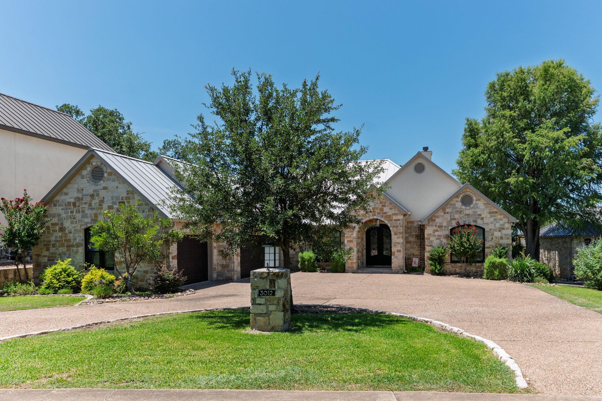 3012 Driftwood LN, Horseshoe Bay, TX 78657 photo 2
