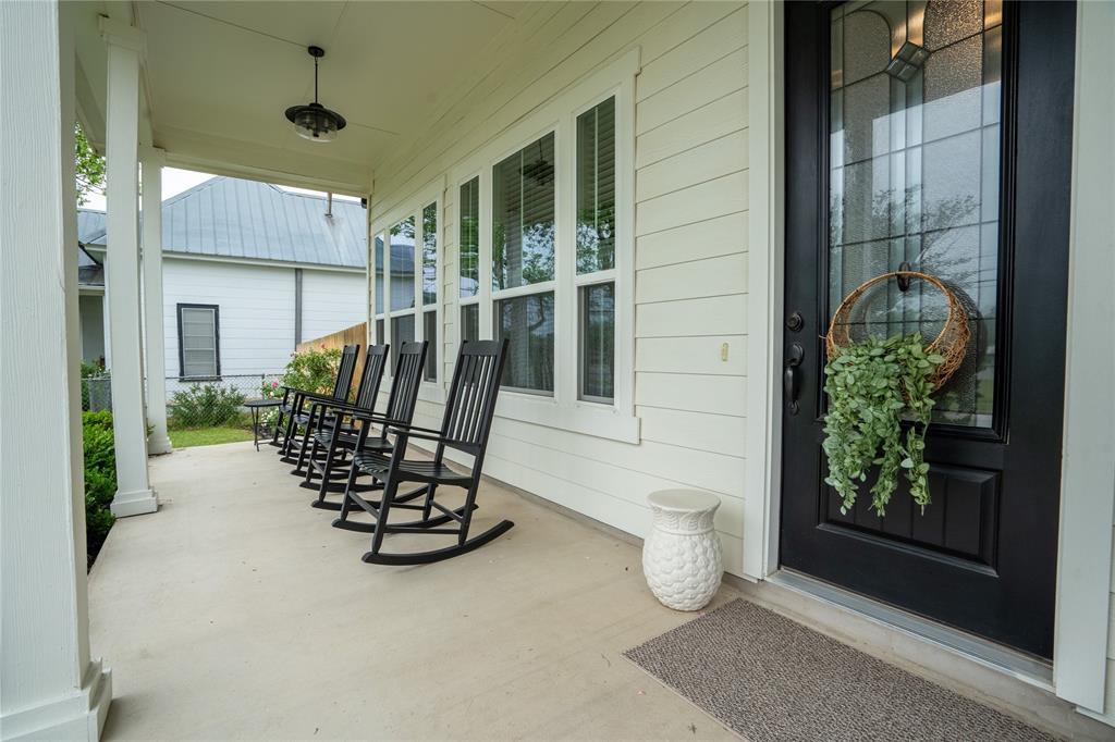 1215 Davis ST, Taylor, TX 76574 photo 3