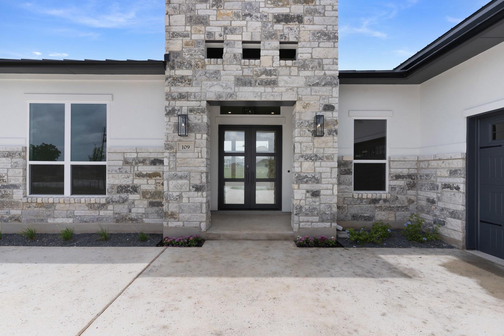 109 La Ventana DR, Liberty Hill, TX 78642 photo 4
