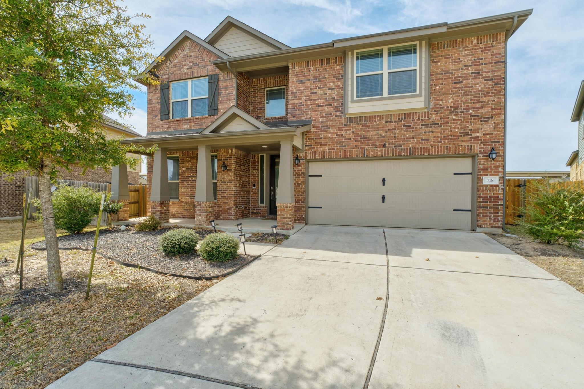 718 Hereford LOOP, Hutto, TX 78634 photo 2