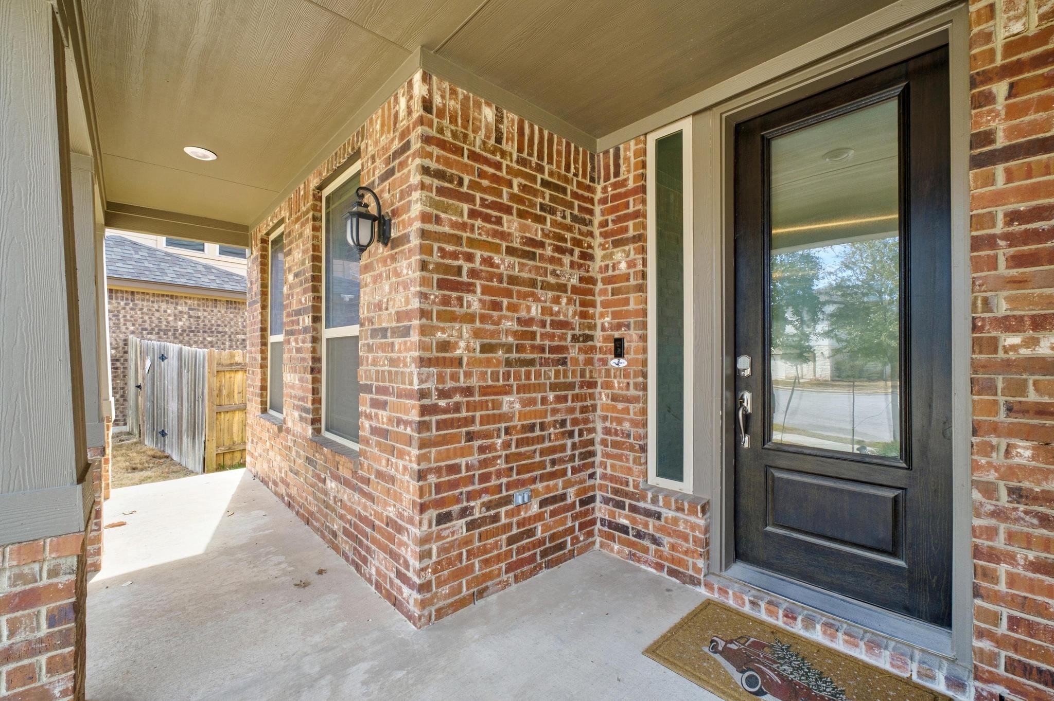 718 Hereford LOOP, Hutto, TX 78634 photo 4