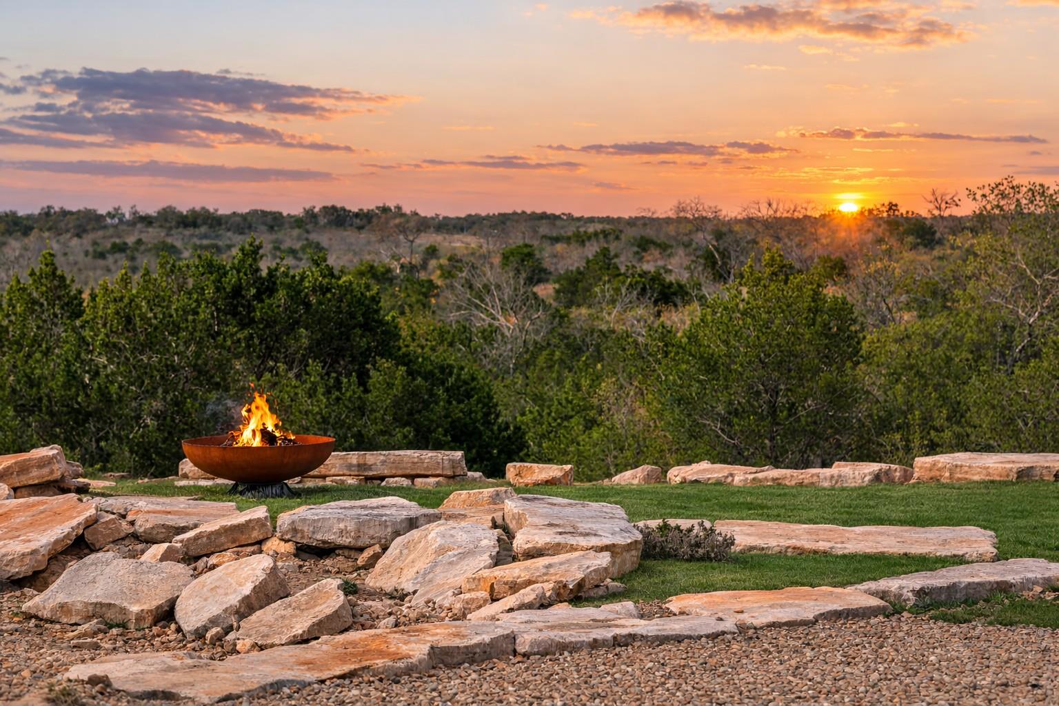 582 Delaware Creek RD, Blanco, TX 78006 photo 2