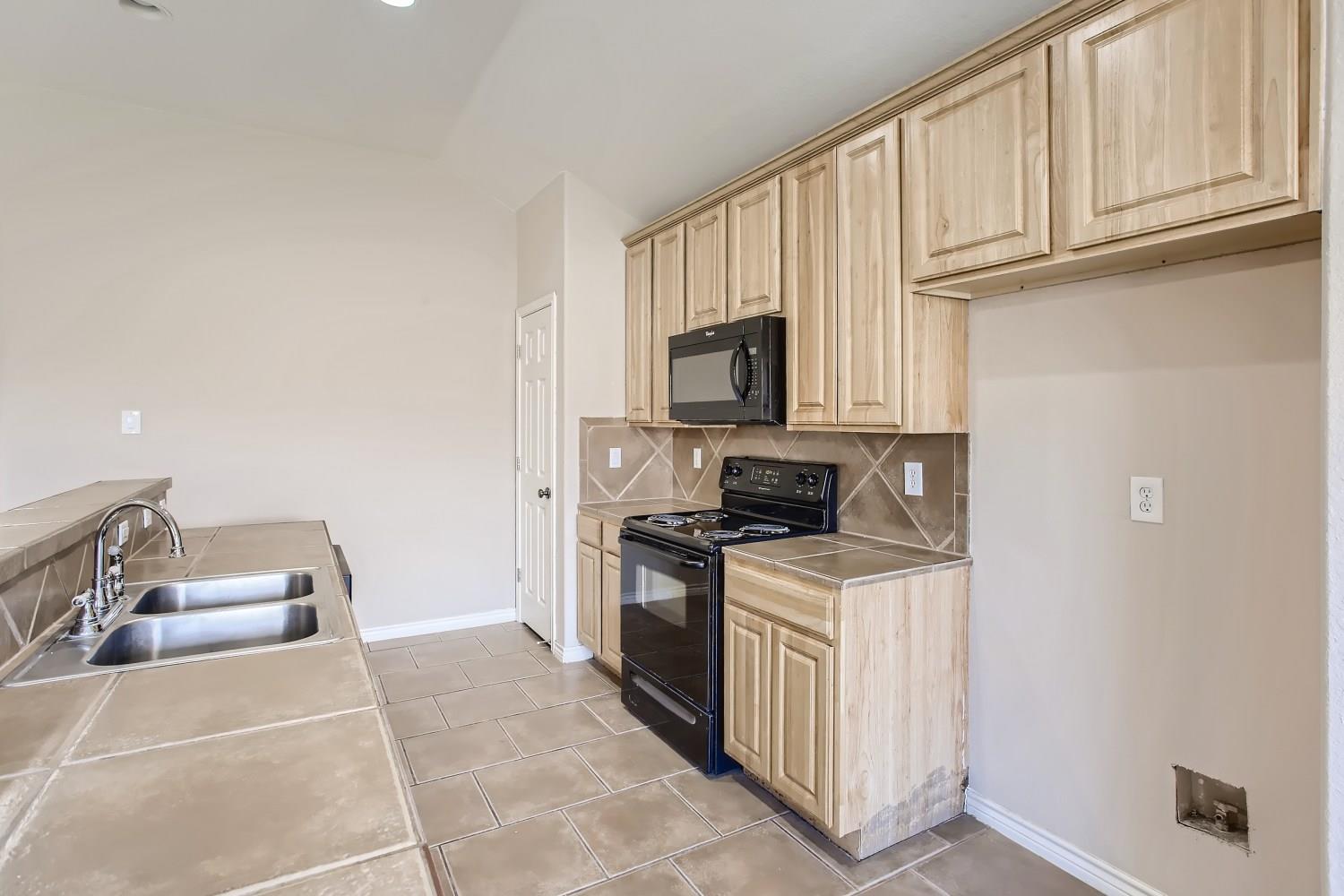 3032 Douglas Fir DR, New Braunfels, TX 78130 photo 5