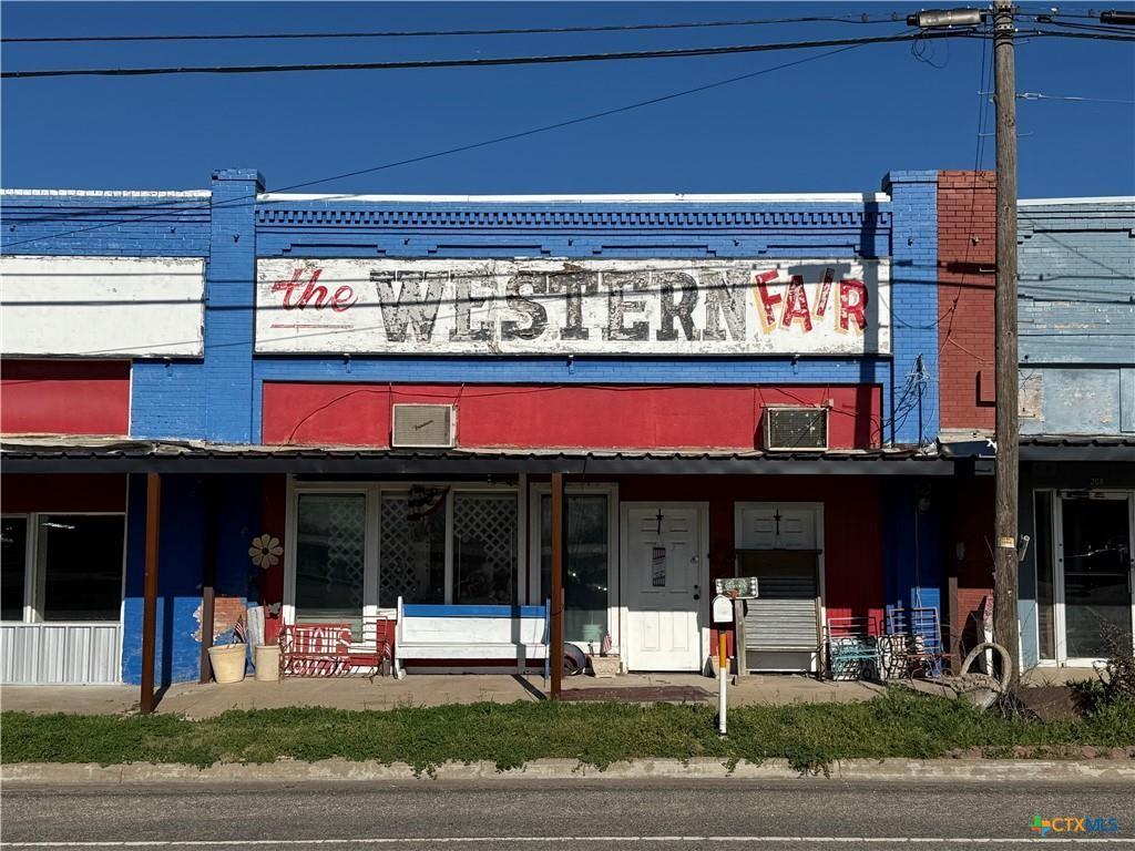 204 Gassaway Ave, Lott, TX 76656 photo 2