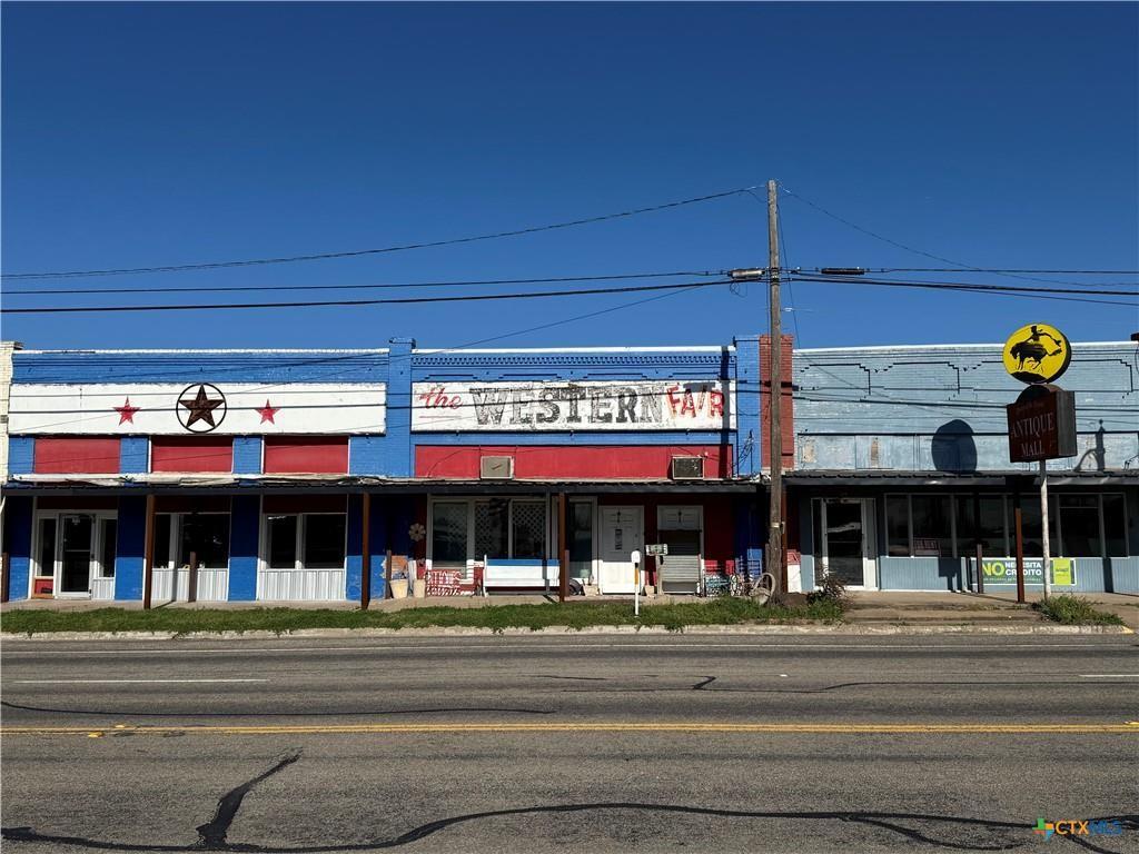 204 Gassaway Ave, Lott, TX 76656 photo 3