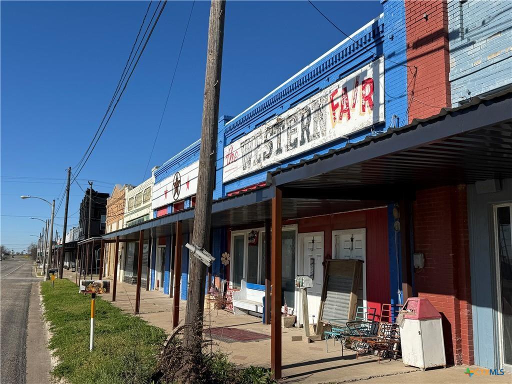 204 Gassaway Ave, Lott, TX 76656 photo 5