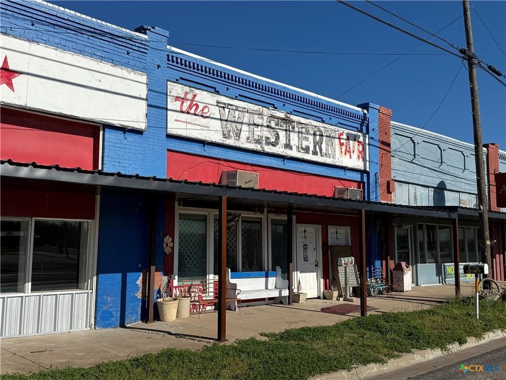 204 Gassaway Ave, Lott, TX 76656 photo 4