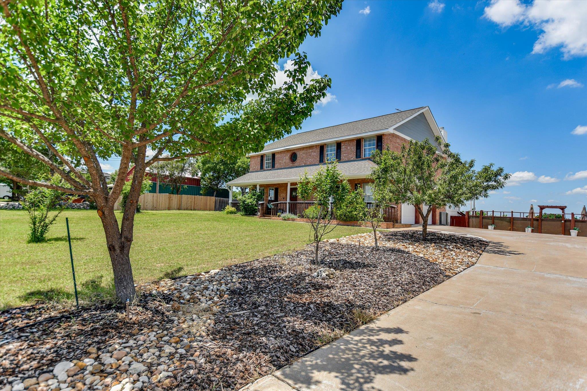 131 High Gabriel DR, Leander, TX 78641 photo 2