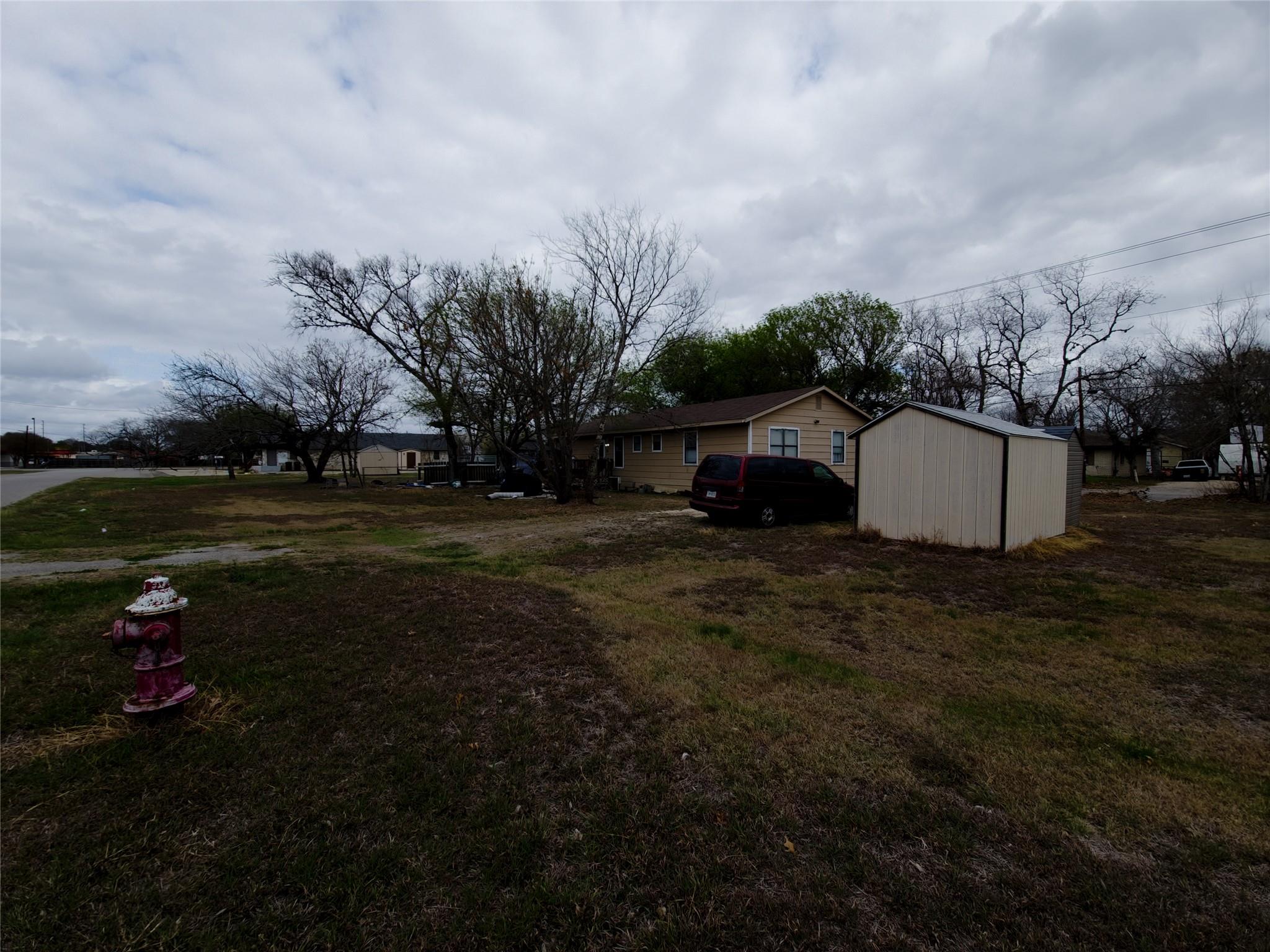 911 Brazos ST, Lockhart, TX 78644 photo 2