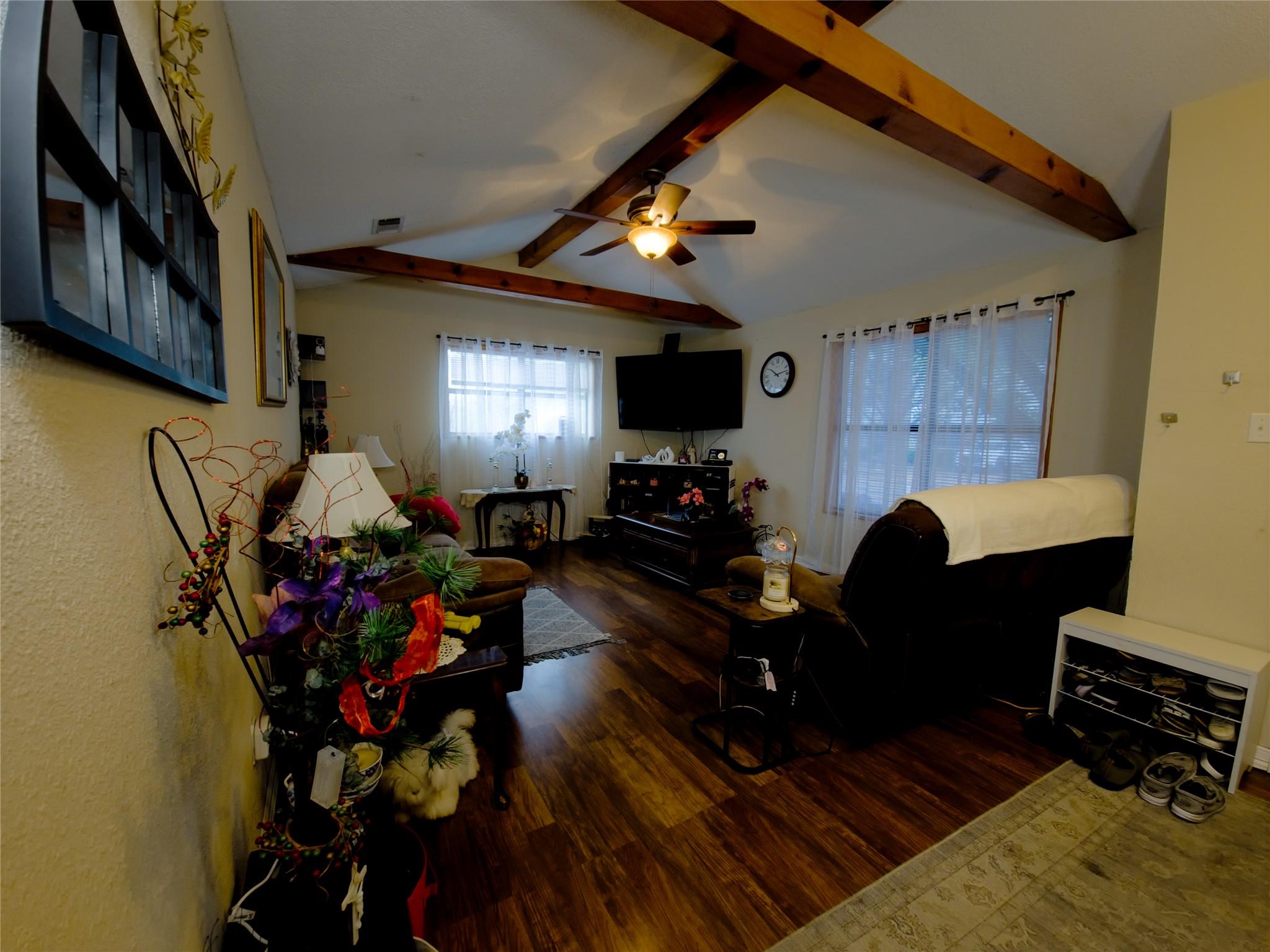 911 Brazos ST, Lockhart, TX 78644 photo 5