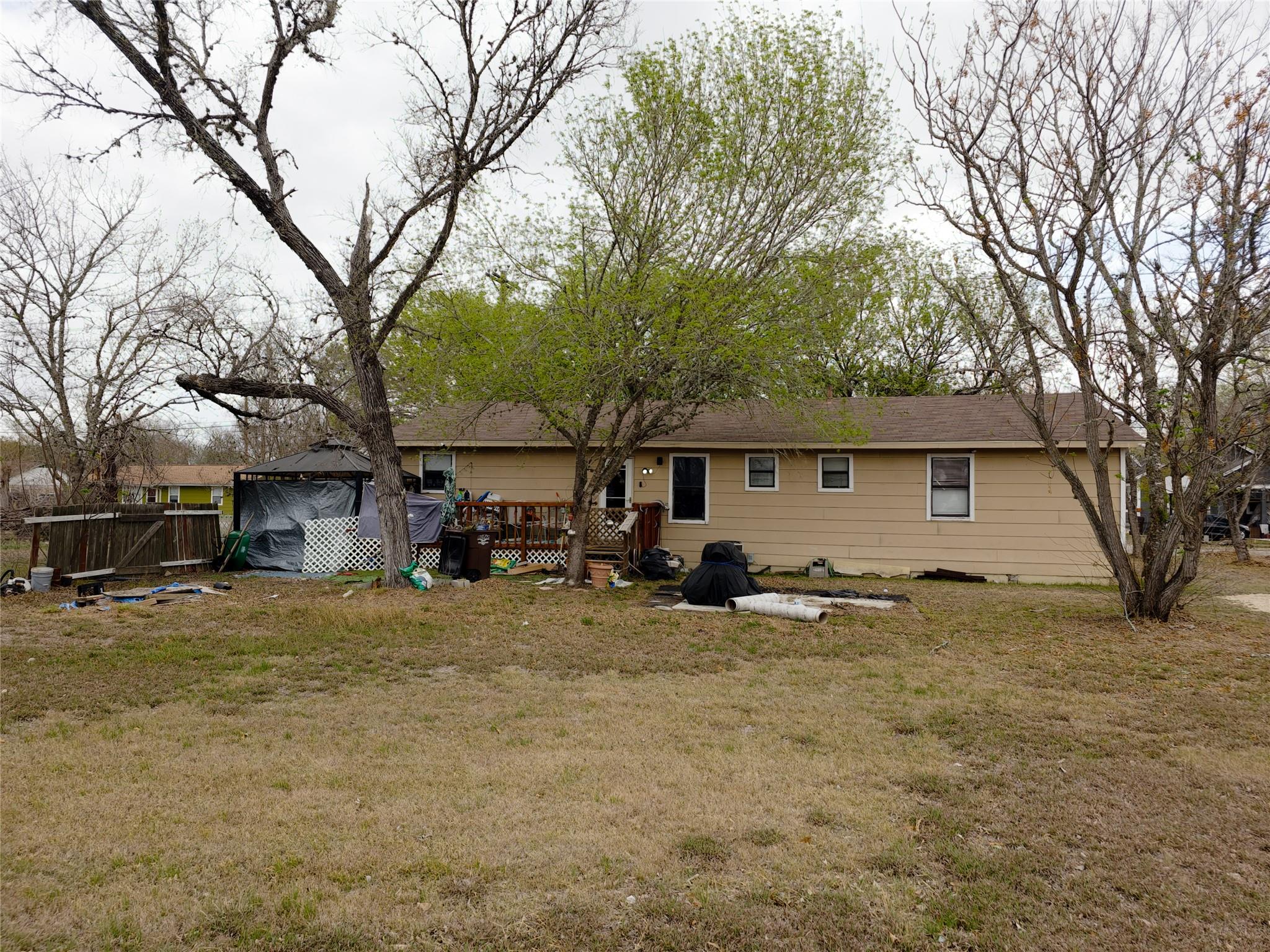 911 Brazos ST, Lockhart, TX 78644 photo 4