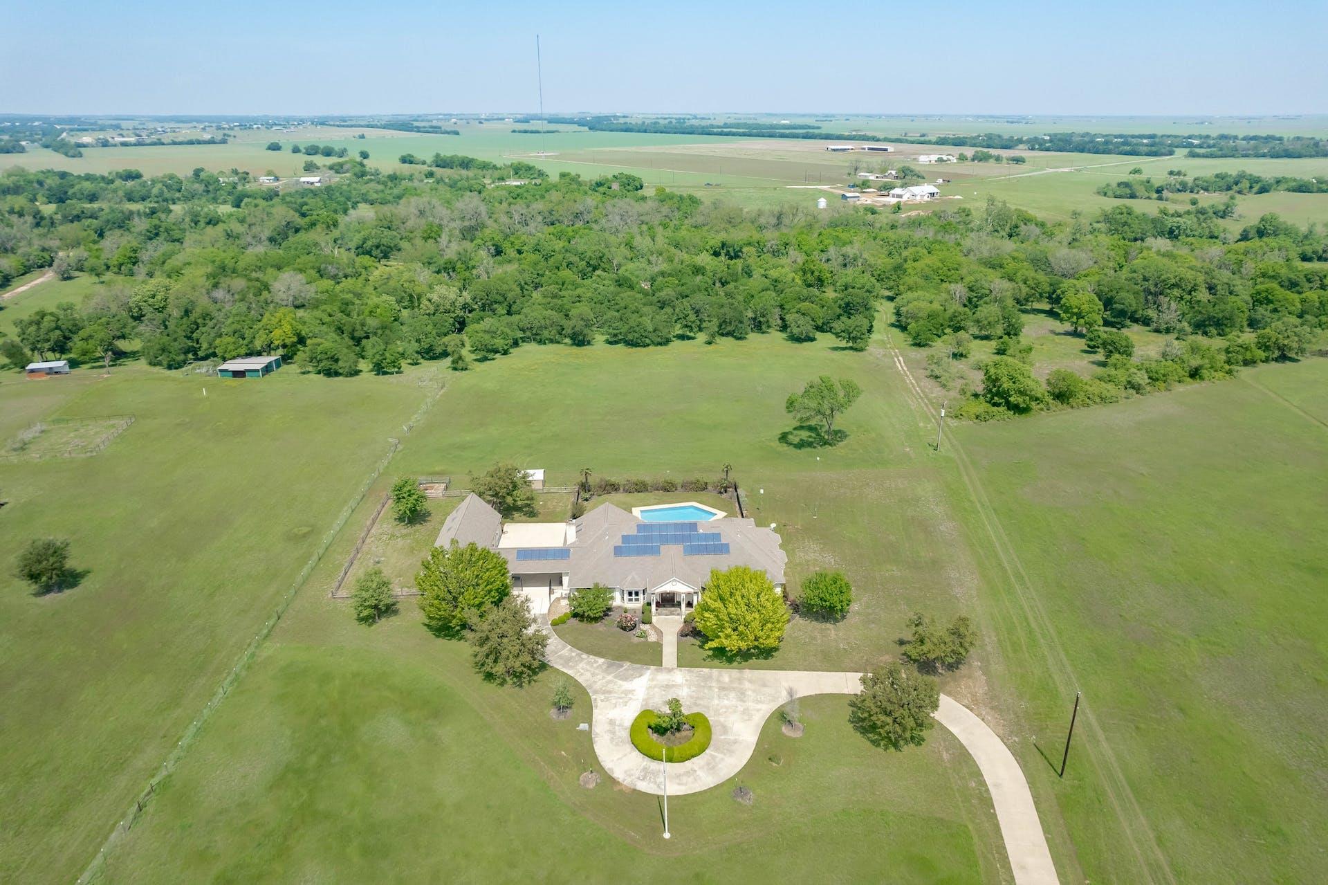 194 Gabriel Meadows DR, Hutto, TX 78634 photo 5