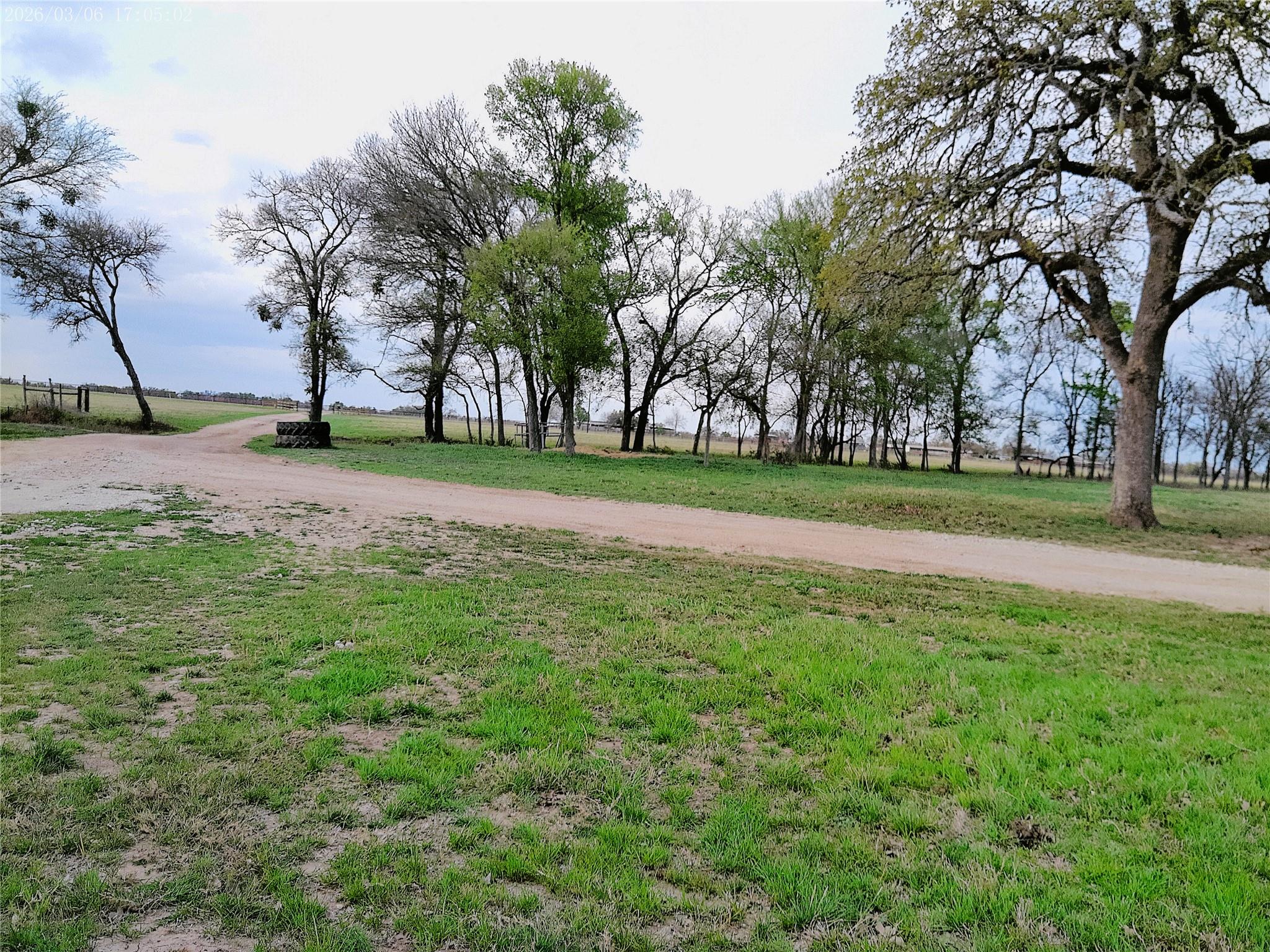 1042 Los Ranchitos RD, Cameron, TX 76520 photo 3