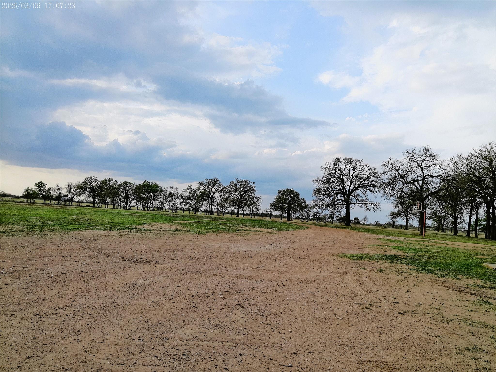 1042 Los Ranchitos RD, Cameron, TX 76520 photo 4