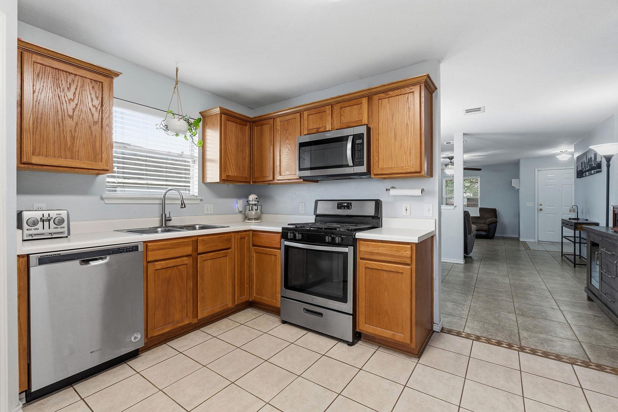 626 Atlantis, Kyle, TX 78640 photo 5