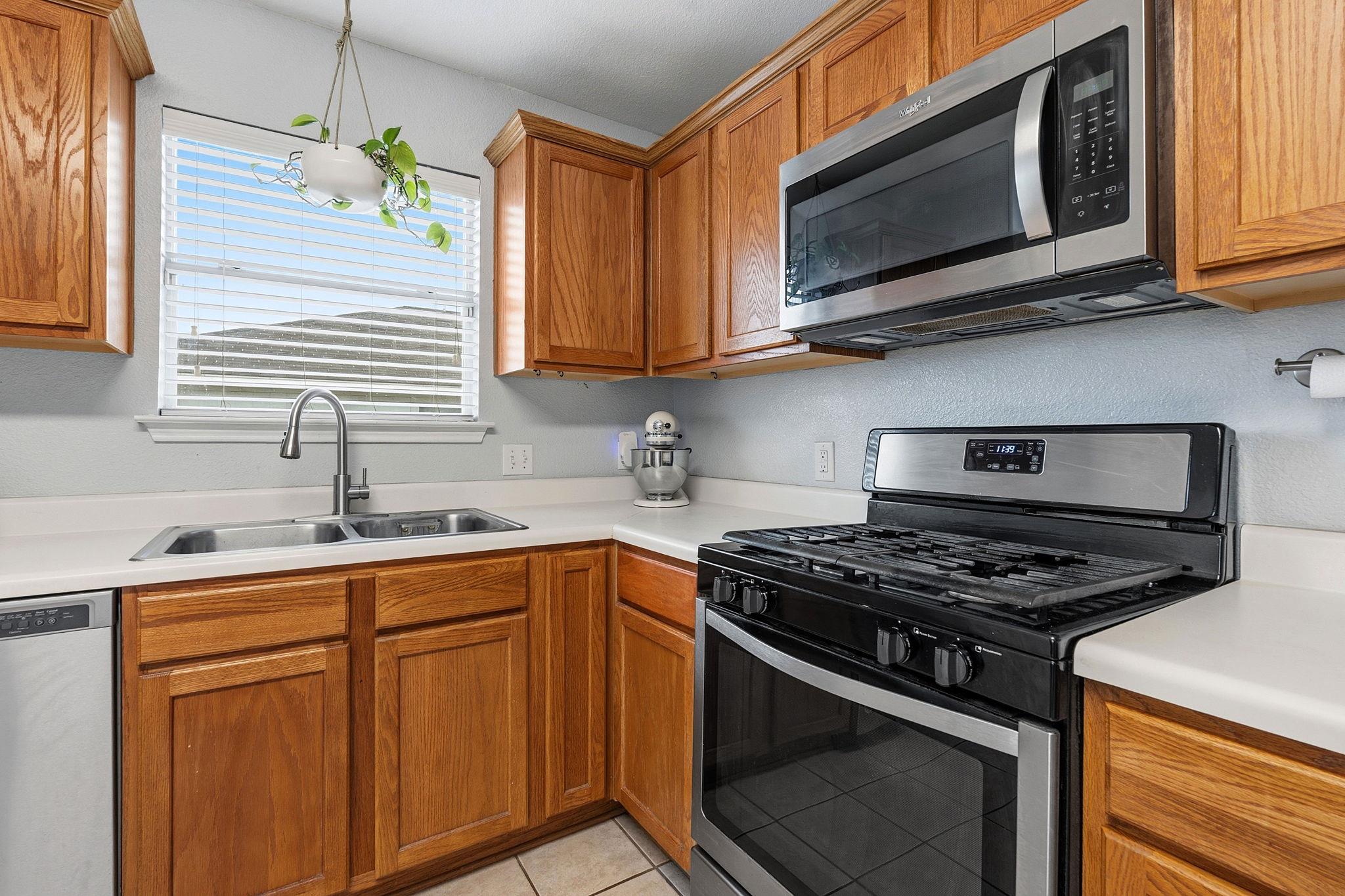 626 Atlantis, Kyle, TX 78640 photo 4
