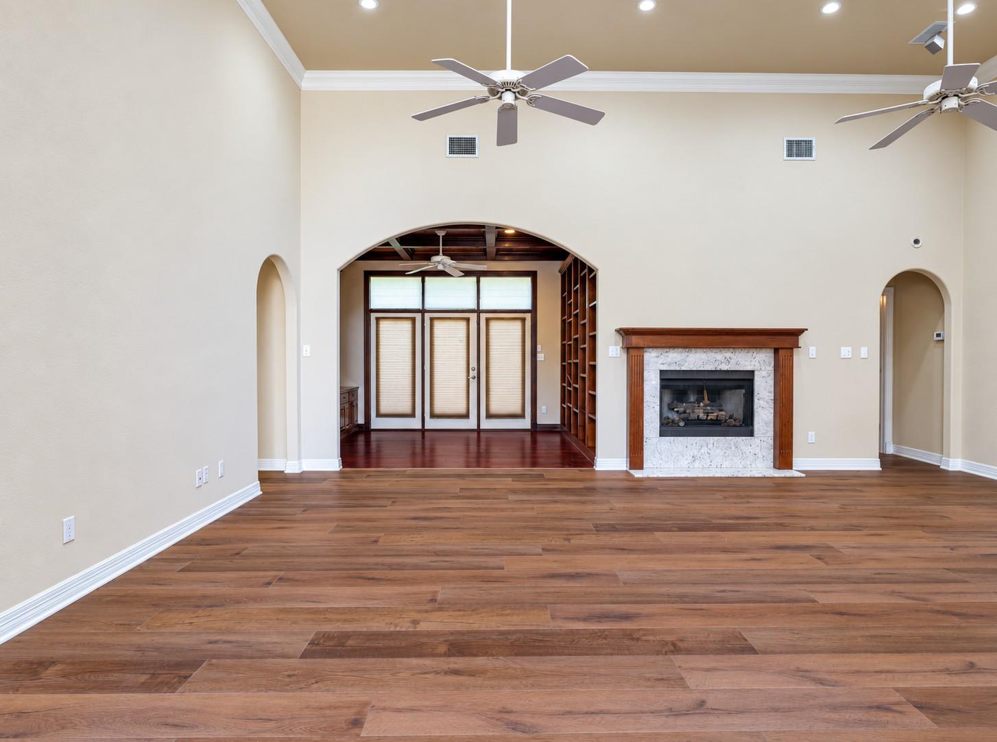 415 Saint Andrews ST, Meadowlakes, TX 78654 photo 4
