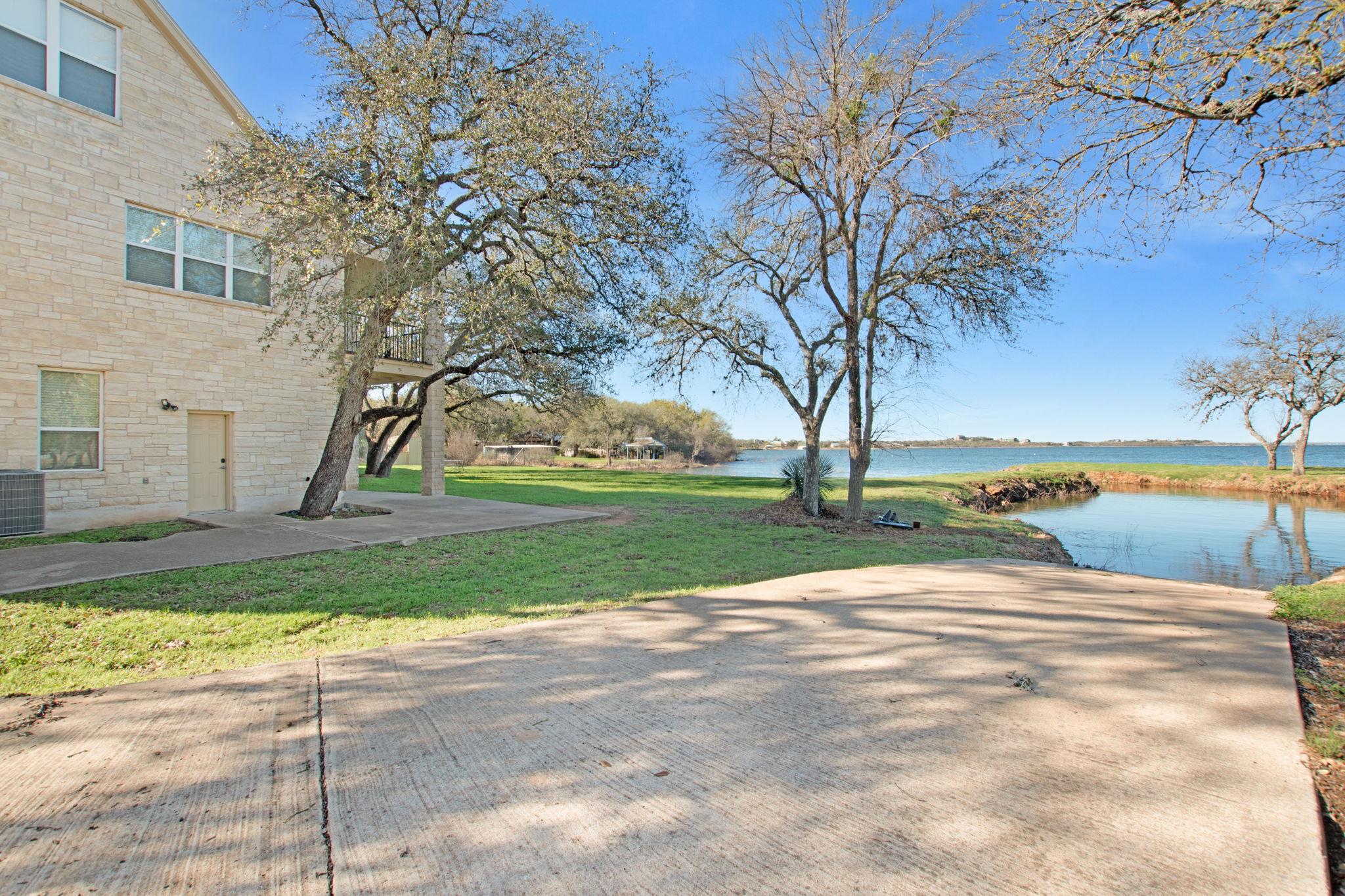 101 Kelly Emeralds RD, Burnet, TX 78611 photo 4